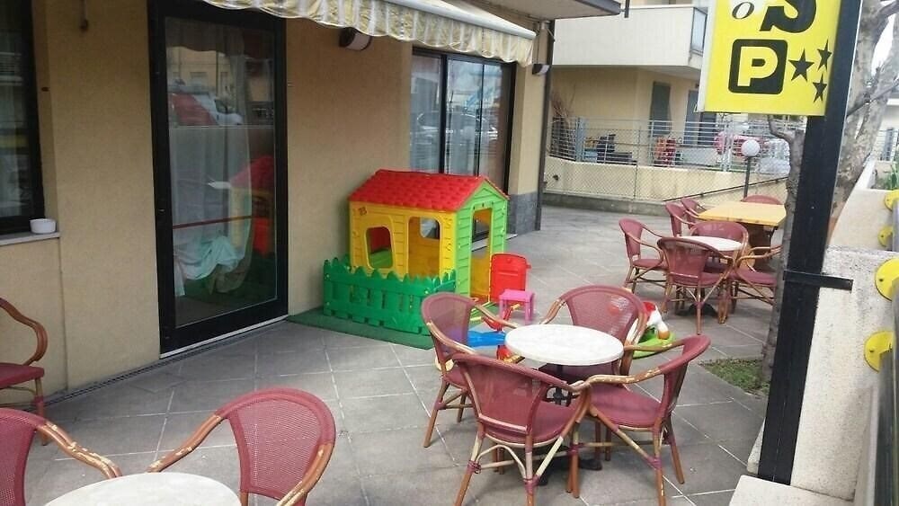 Апартаменти Hotel Criss 3*